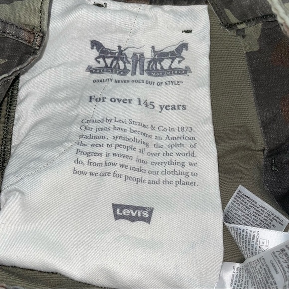 Levi’s Camo cargo short size 31 - Picture 6 of 9